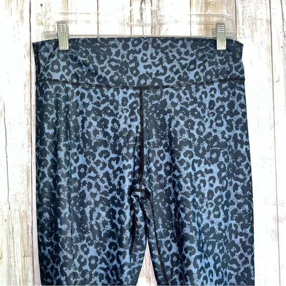 ZYIA Stone Leopard Scrunchy Light N Luxe Leggings - Picture 4 of 10